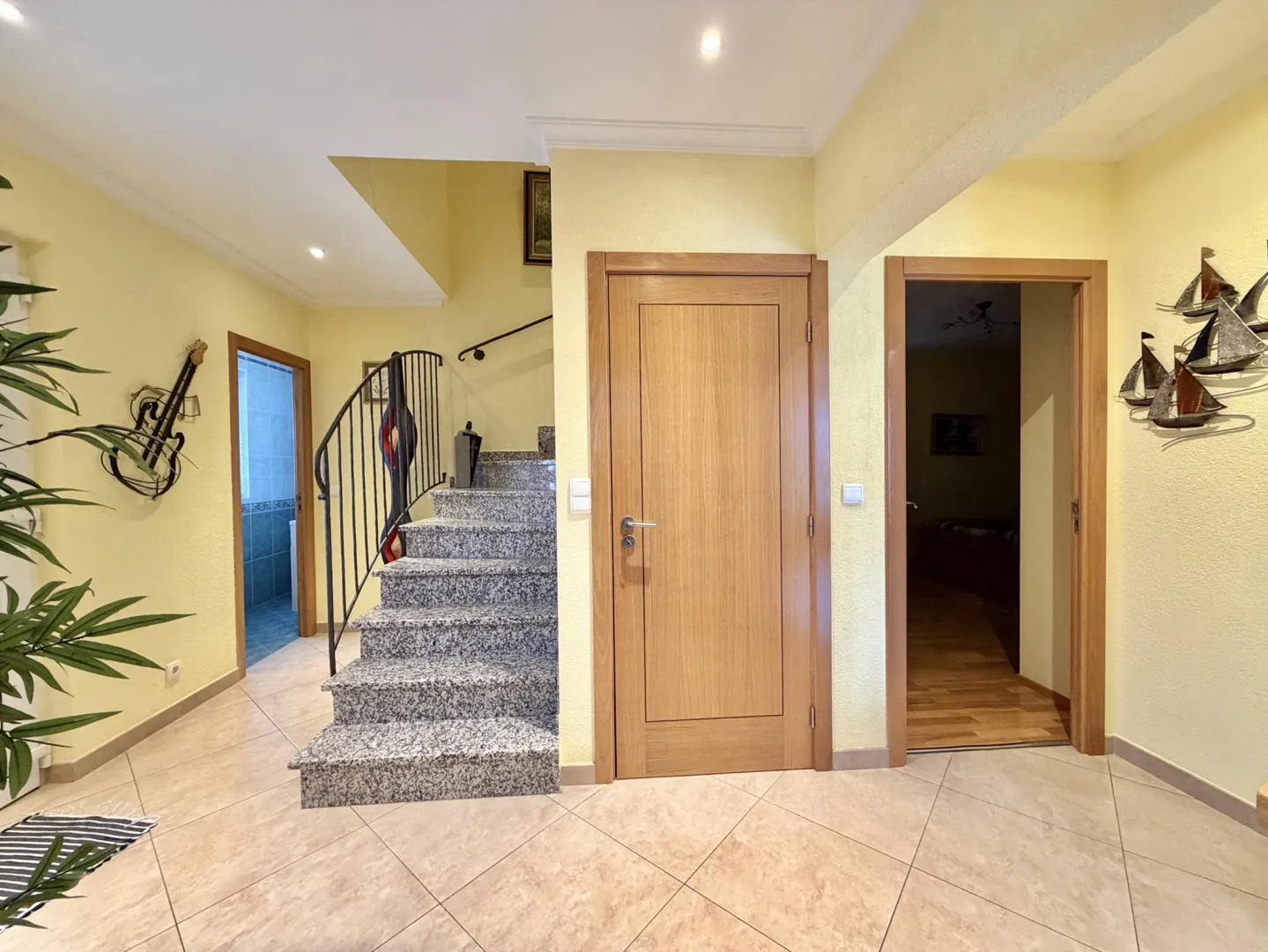 The Perfect Blend of Elegance and Practicality in Douvaine - Property photo 2