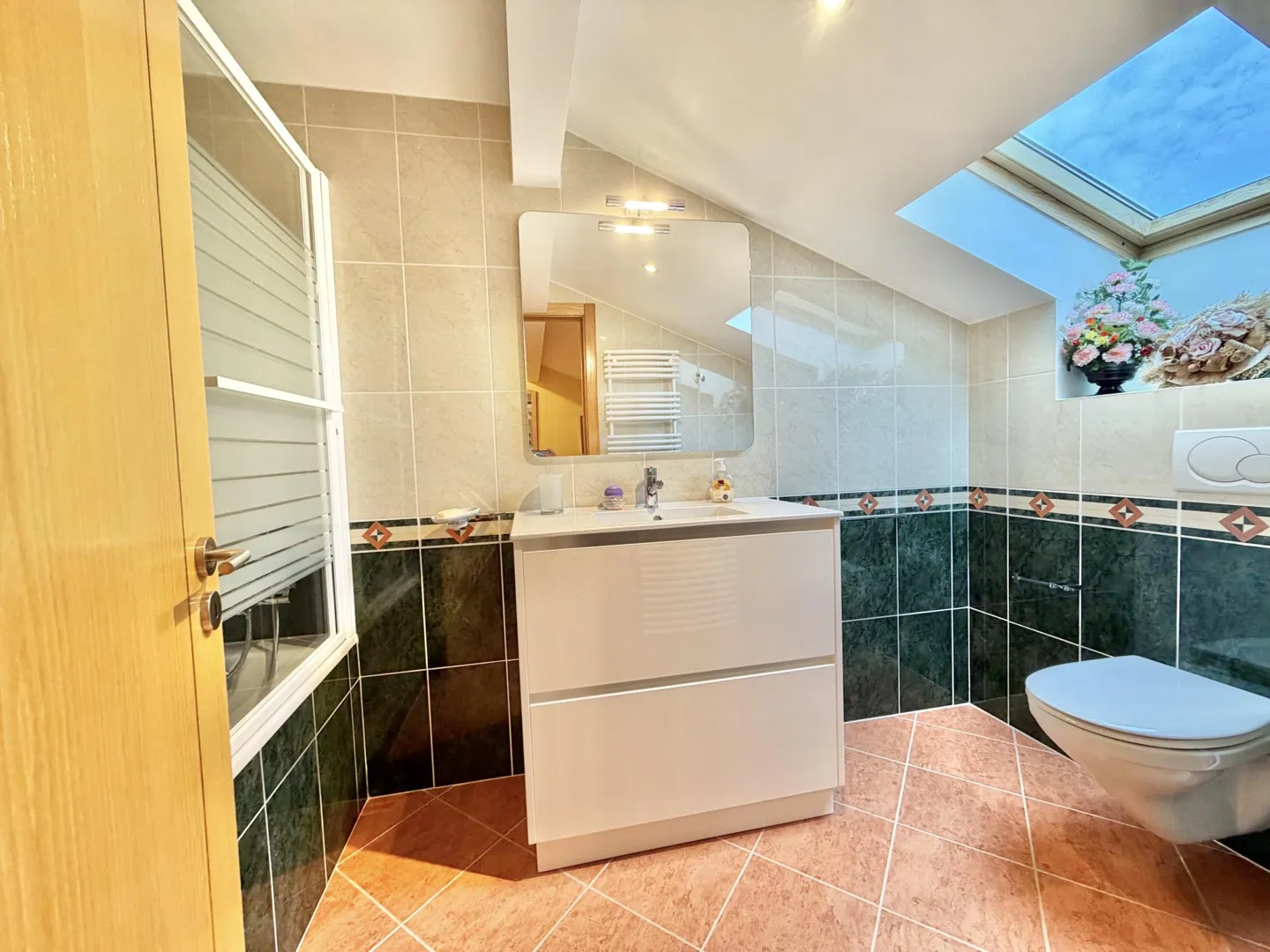 The Perfect Blend of Elegance and Practicality in Douvaine - Property photo 8