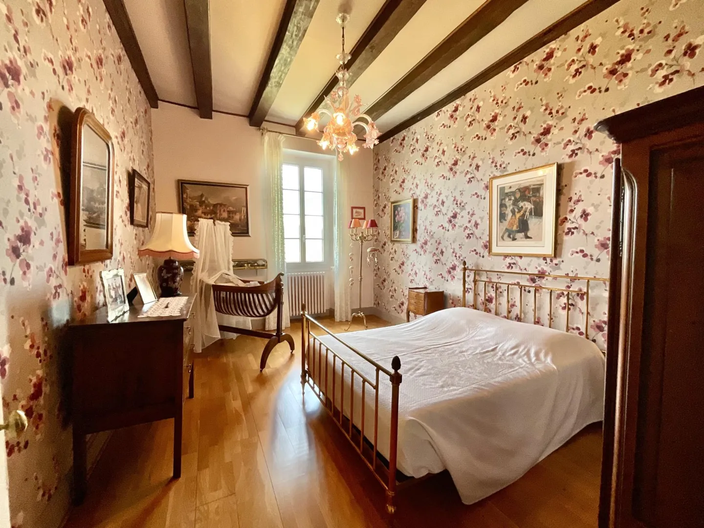 A stunning single-family home with 330 square meters of useful space located in Chignin. - Property photo 12