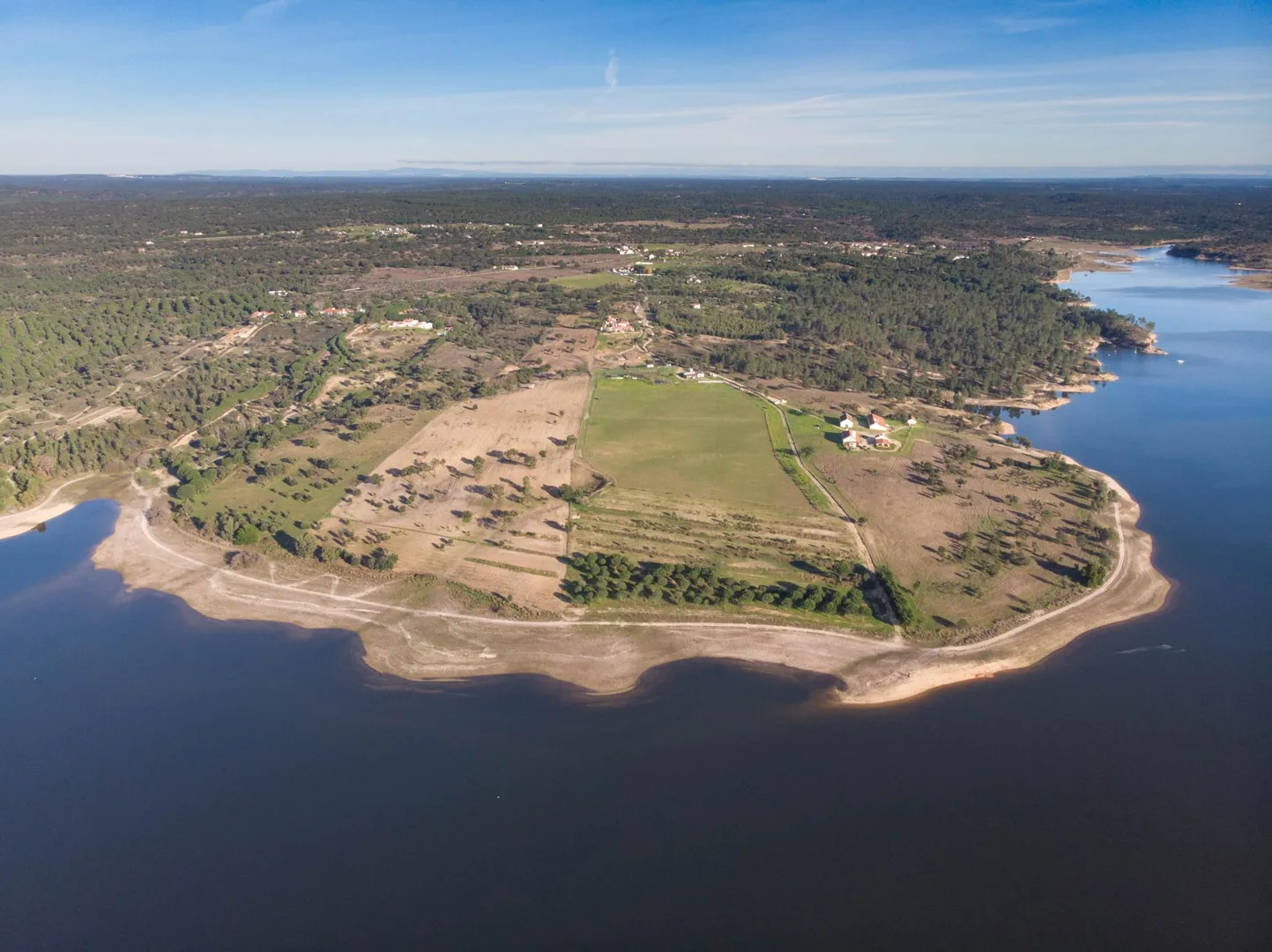 Fantastique ferme à Montargil, embrassant les eaux calmes du barrage - Property photo 1