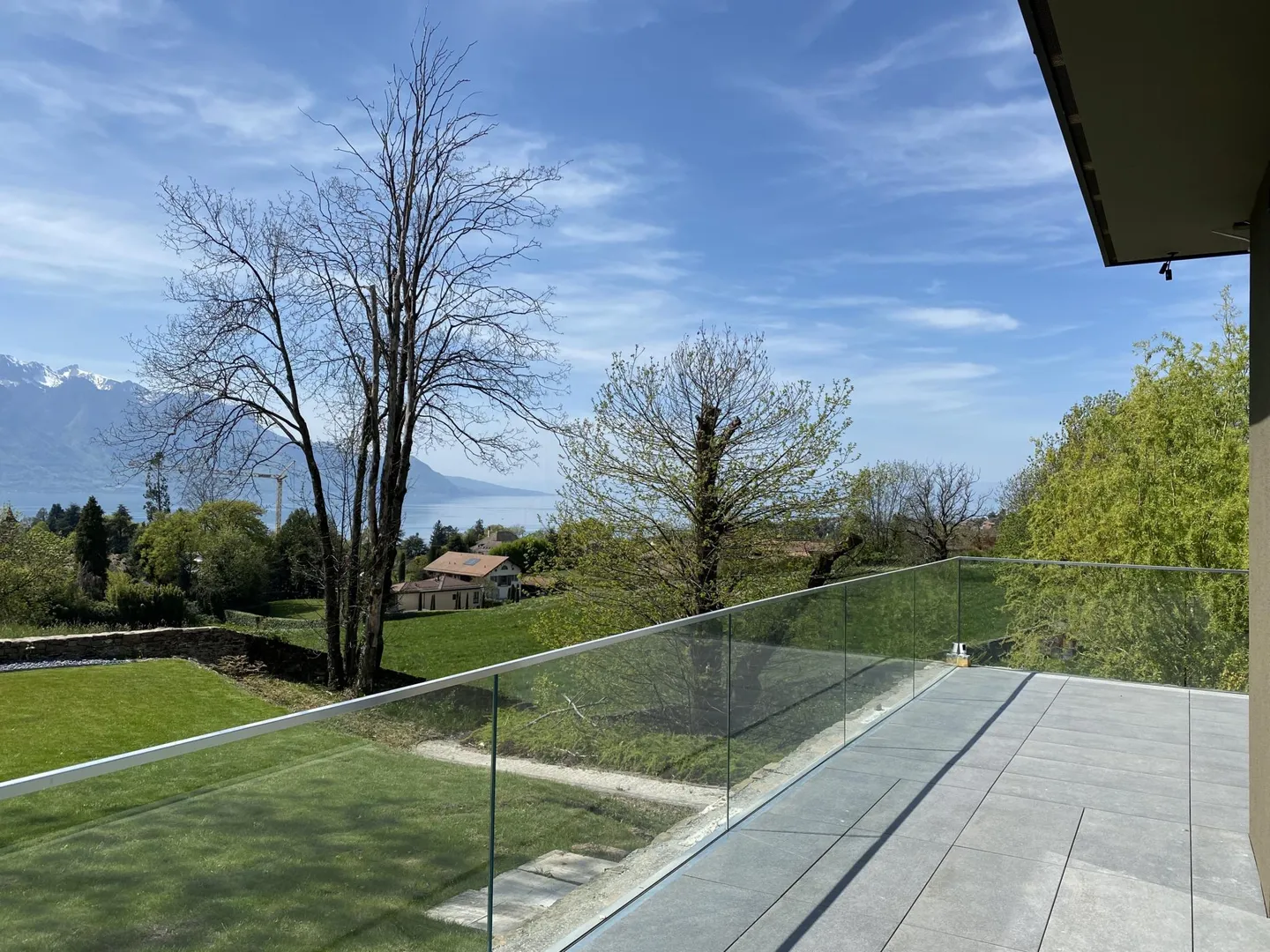 Magnifique maison contemporaine à Chailly-Montreux avec vue sur le lac. - Property photo 2