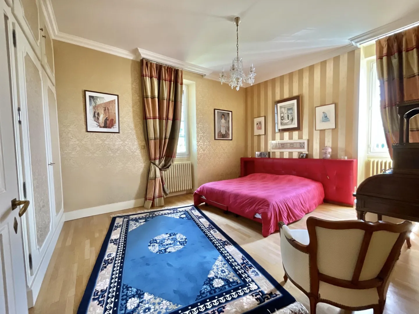 A stunning single-family home with 330 square meters of useful space located in Chignin. - Property photo 10