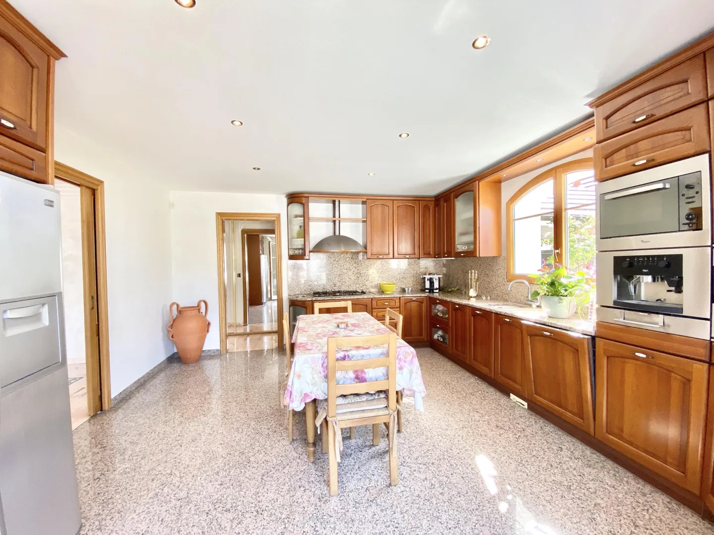 - Property photo 4
