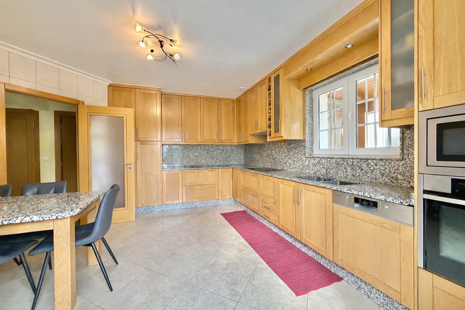 The Perfect Blend of Elegance and Practicality in Douvaine - Property photo 5