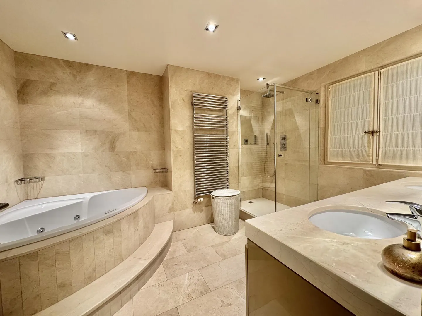 Beautiful house with 380 m² of floor space, furnished, for rent in Collonge-Bellerive. - Property photo 8