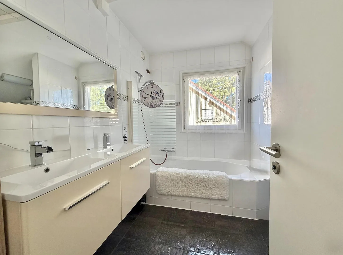Very charming house located in Lancy. - Property photo 5