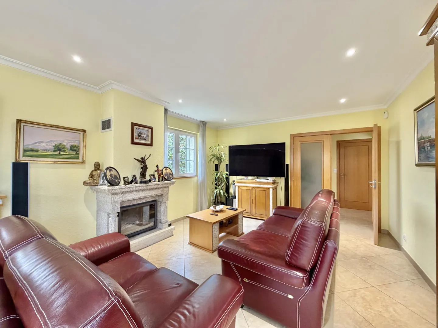 The Perfect Blend of Elegance and Practicality in Douvaine - Property photo 3