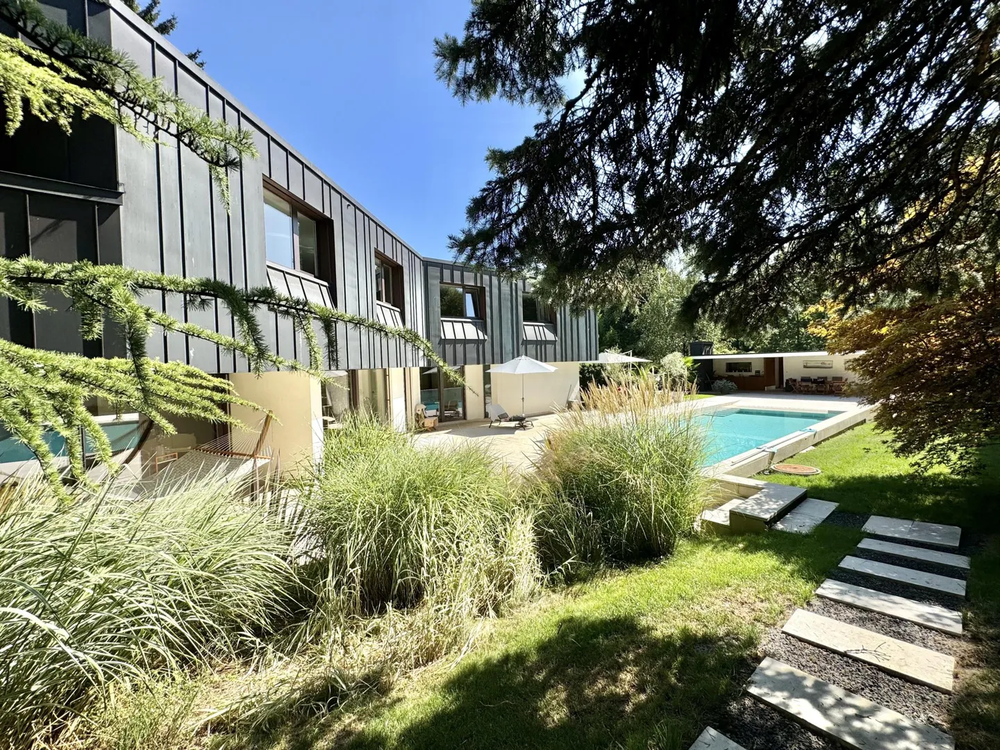 Sublime contemporary house in a quiet, private location. - Property photo 1