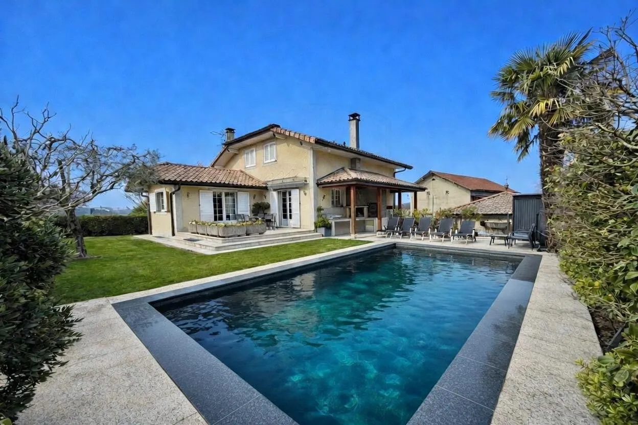 The Perfect Blend of Elegance and Practicality in Douvaine - Property photo 1