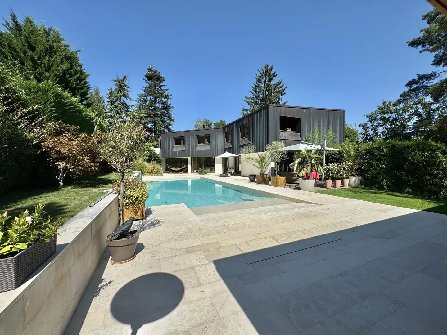 Sublime contemporary house in a quiet, private location. - Property photo 3