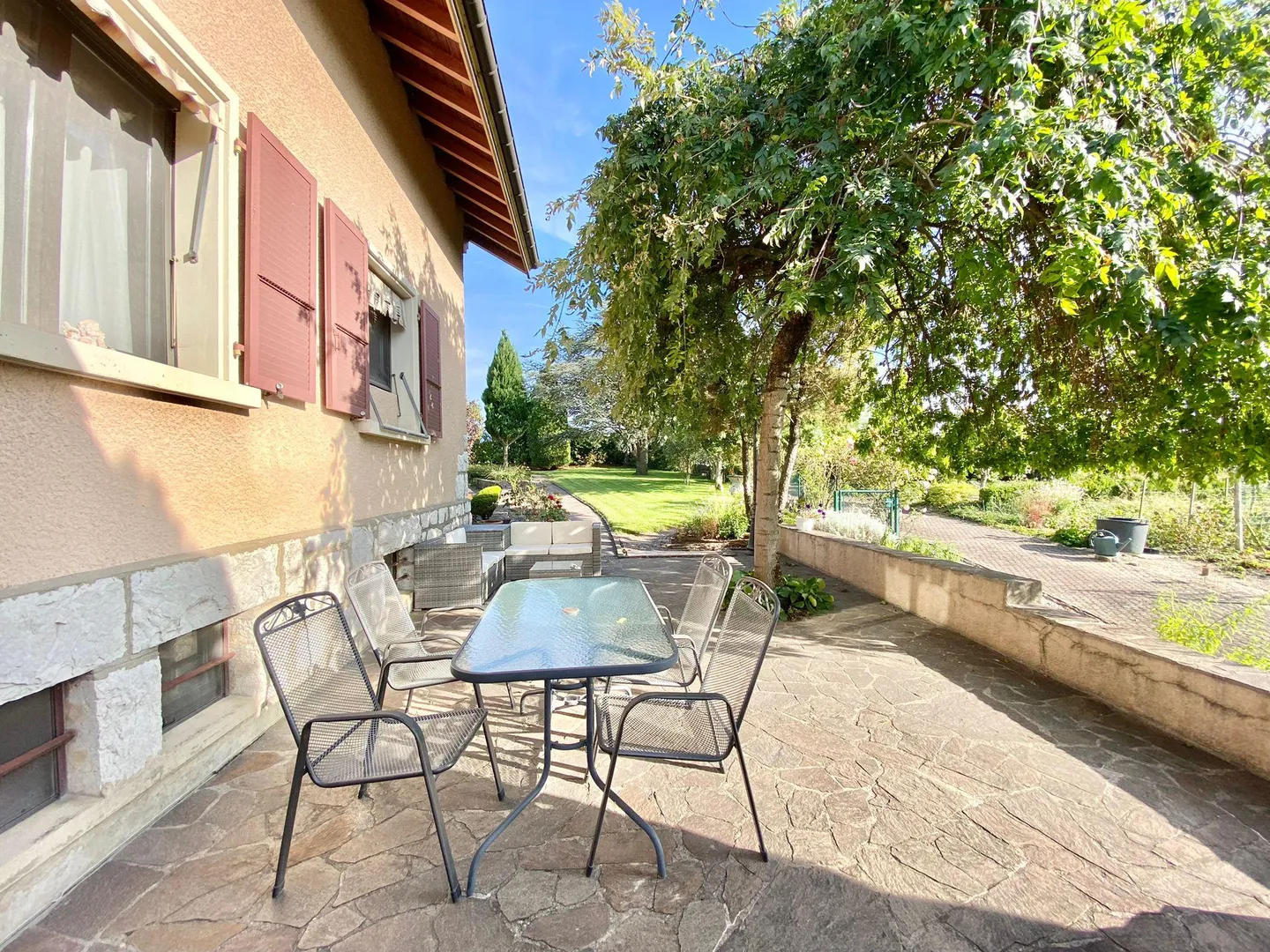 Une vue magnifique et un calme sans pareil ! - Property photo 5