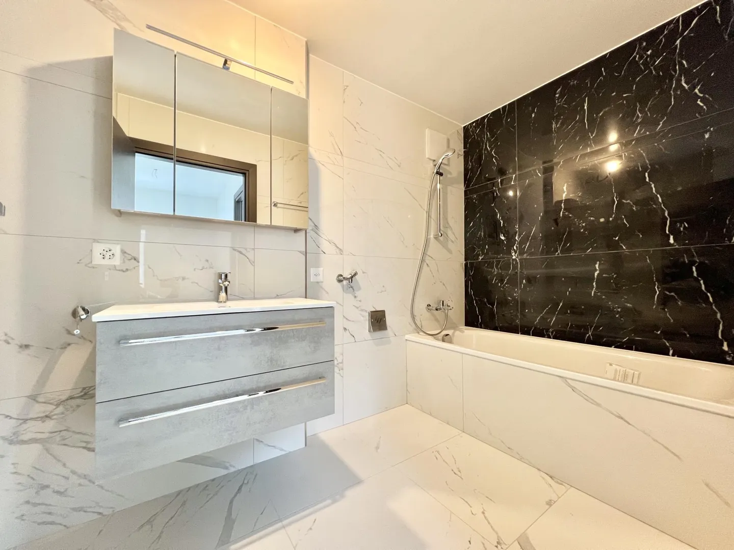 Sublime 5.5 room apartment for sale in Mex - Property photo 10