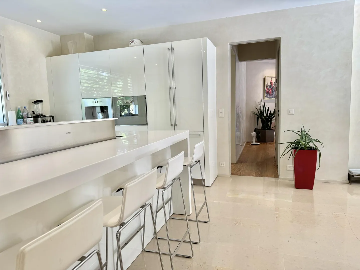 Sublime contemporary house in a quiet, private location. - Property photo 5