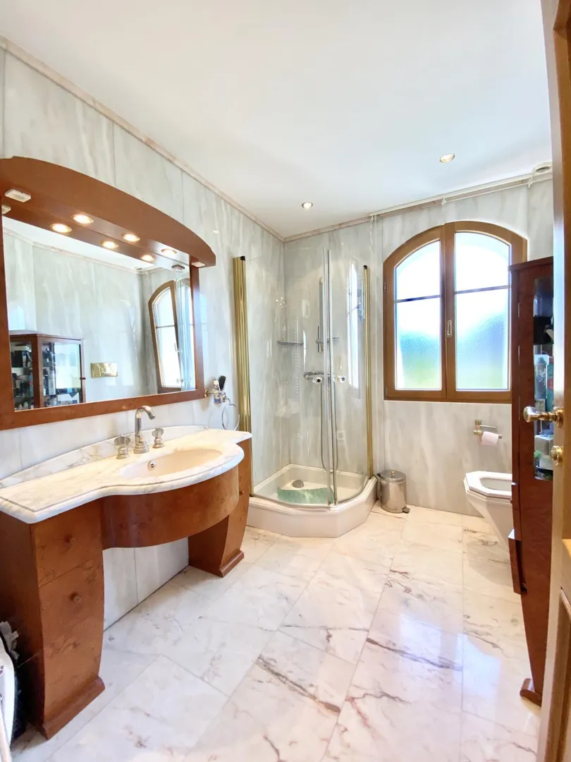 - Property photo 8