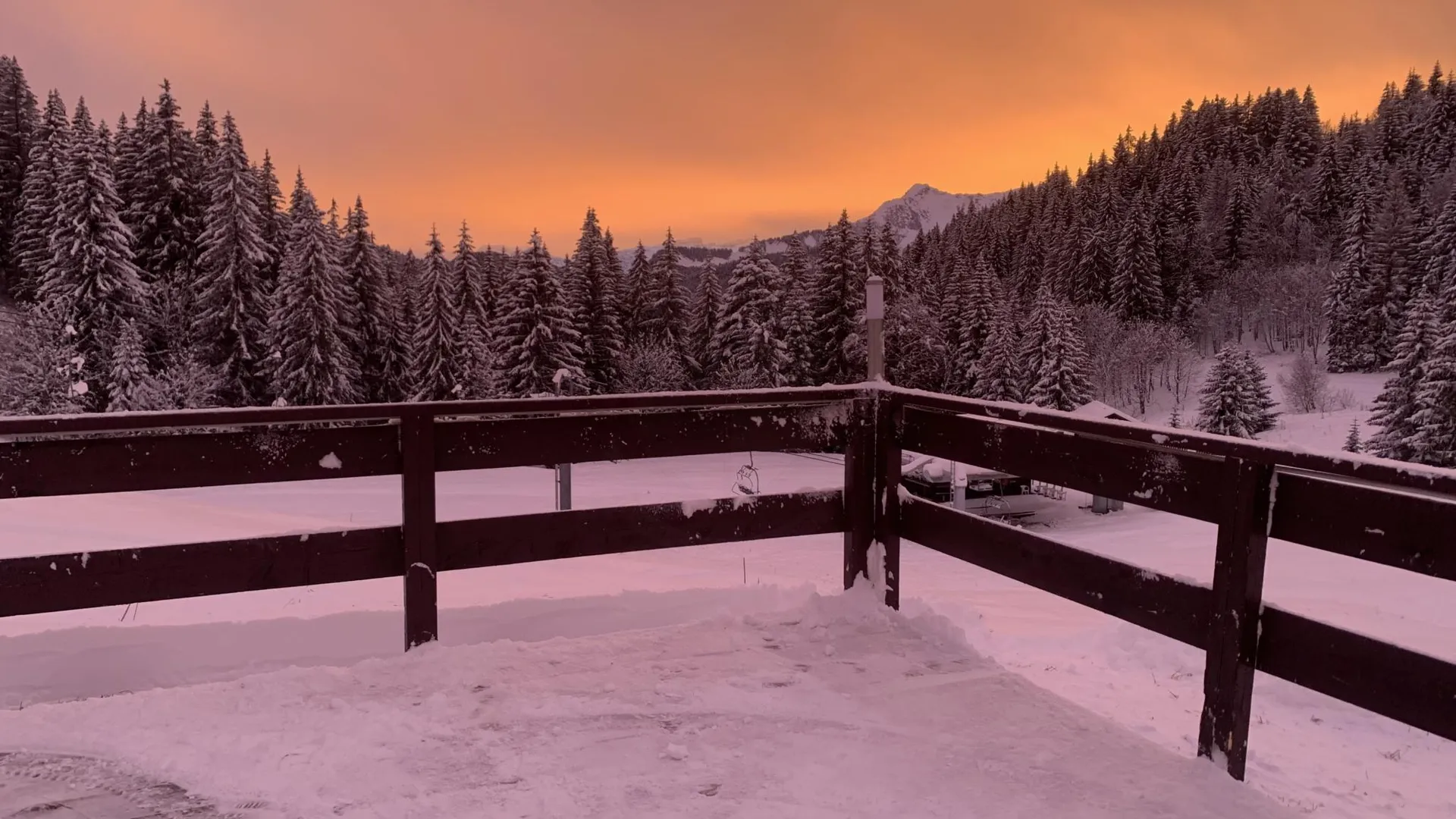 Luxueux chalet de montagne situé dans une piste de ski - Property photo 9