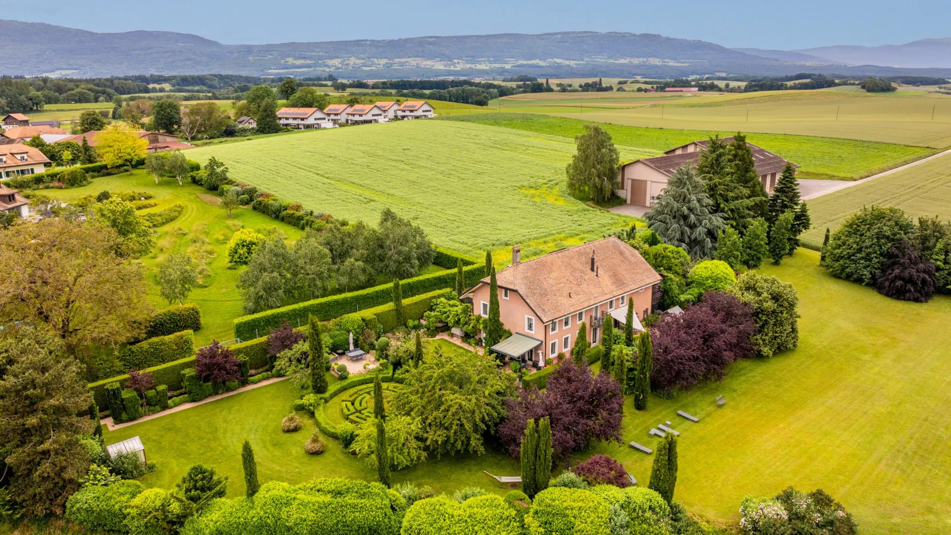 Sublime detached house with approx. 300 m2 living space on a magnificent 1720 m2 plot. - Property photo 1