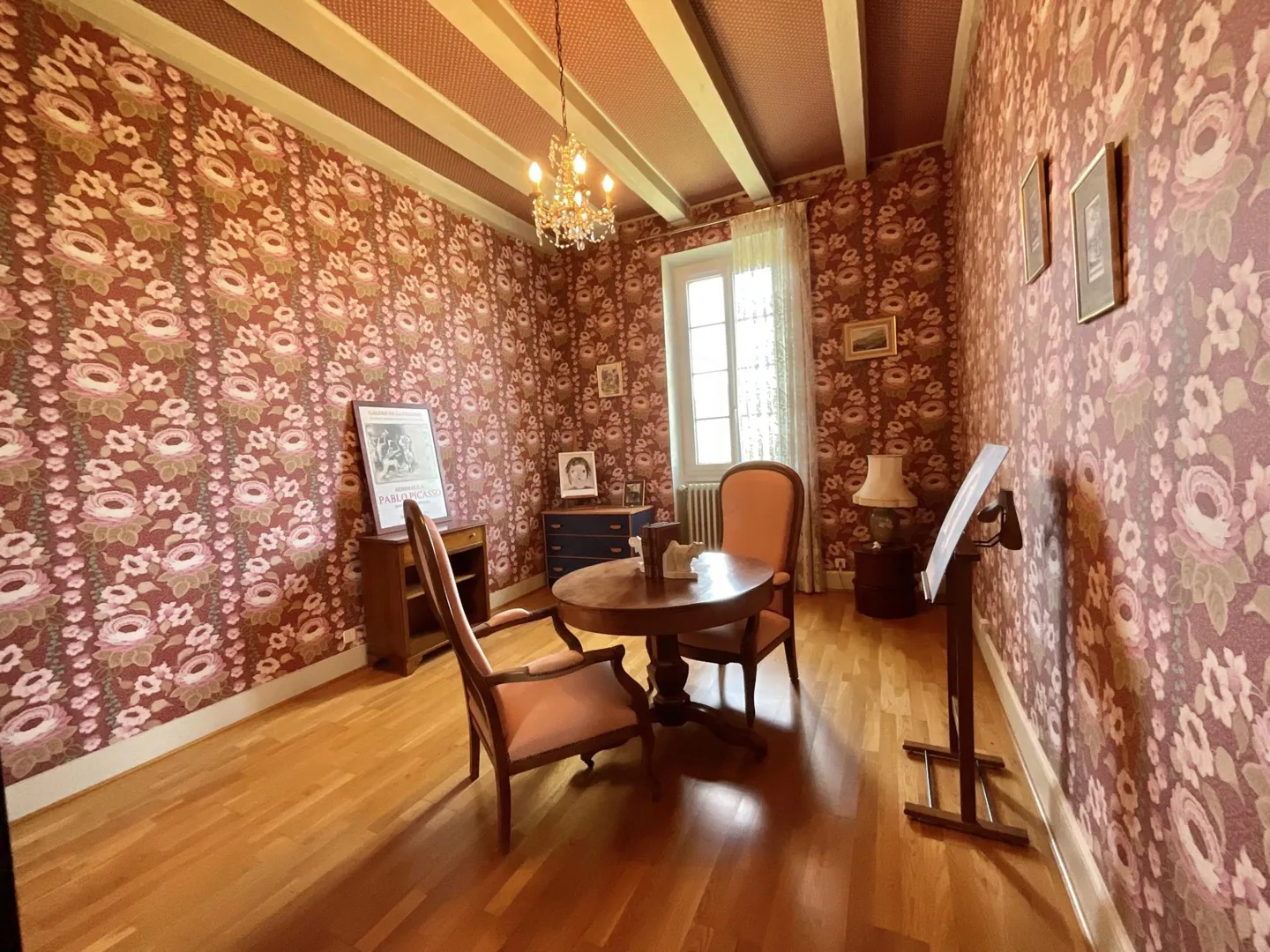 A stunning single-family home with 330 square meters of useful space located in Chignin. - Property photo 11