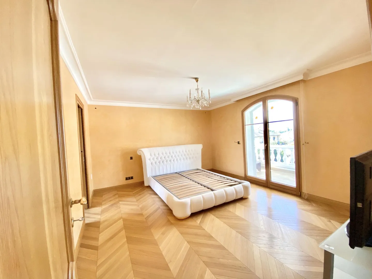 - Property photo 6