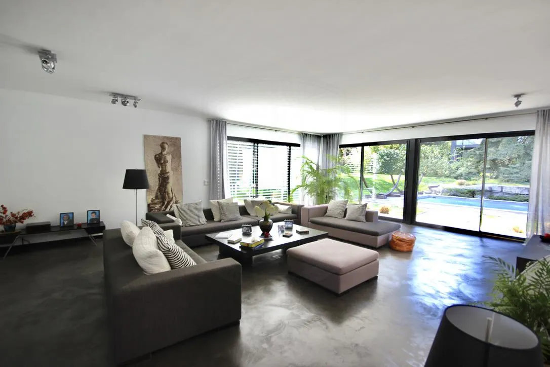 BEAUTIFUL CONTEMPORARY HOUSE  - Property photo 3