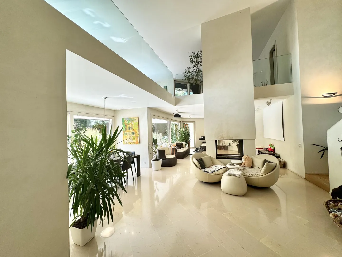 Sublime contemporary house in a quiet, private location. - Property photo 4