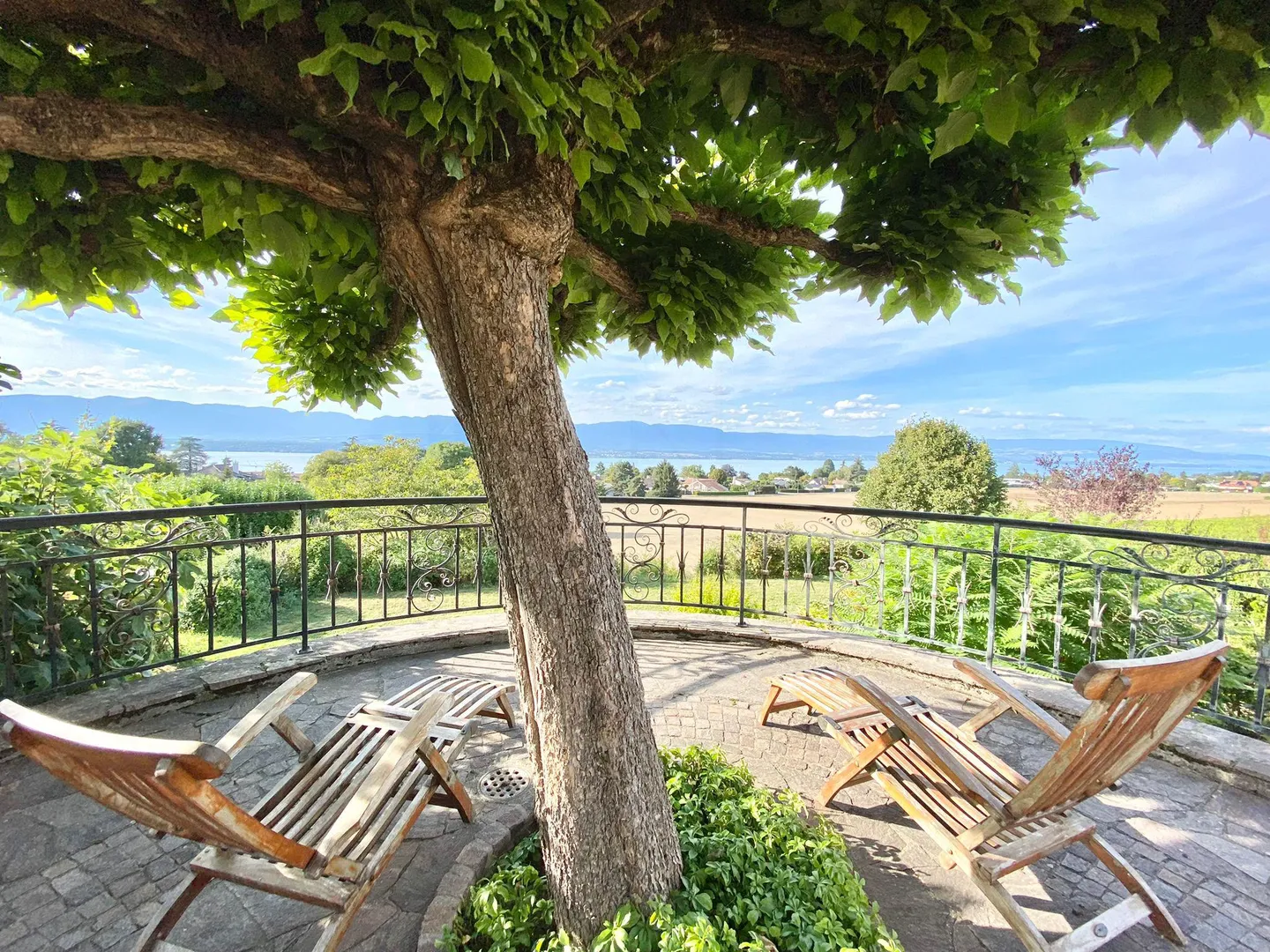 Une vue magnifique et un calme sans pareil ! - Property photo 1