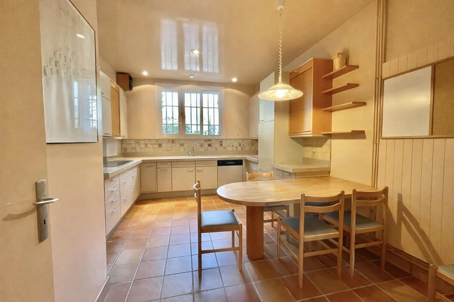 A stunning single-family home with 330 square meters of useful space located in Chignin. - Property photo 7