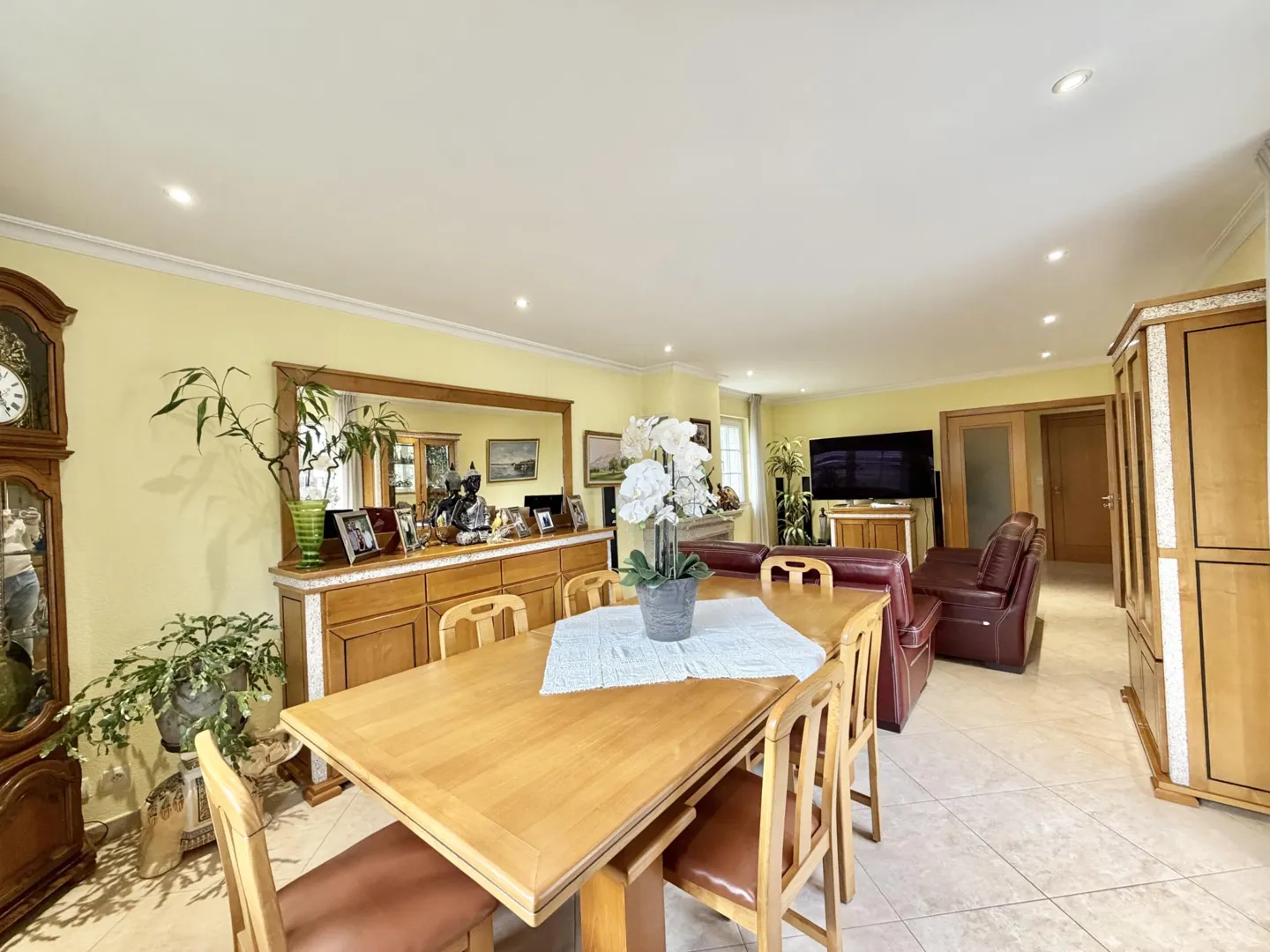 The Perfect Blend of Elegance and Practicality in Douvaine - Property photo 4