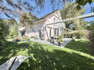 Très charmante maison situé à Lancy.